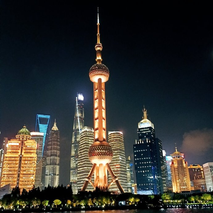 上海之声，播音稿集锦